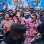 Lualaba : La Première Ministre reçoit un accueil chaleureux de la population de Kolwezi