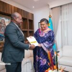 Amenagement du territoire : Guy Loando remet l'héritage des réformes à la Première Ministre et salue une femme visionnaire