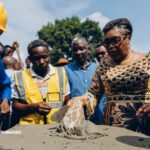 Mongala : Judith Suminwa Tuluka annonce désenclavement, lutte contre les érosions et relance du PDL-145T dans un meeting populaire à Lisala