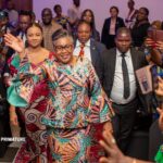 Promotion de l'entrepreneuriat féminin : la Première Ministre félicite les revendeuses des pagnes VLISCO et sensibilise sur les avantages du circuit formel